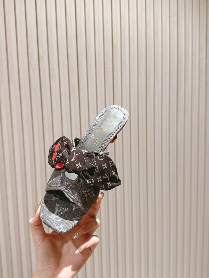 l0vis Vvtt0n slippers